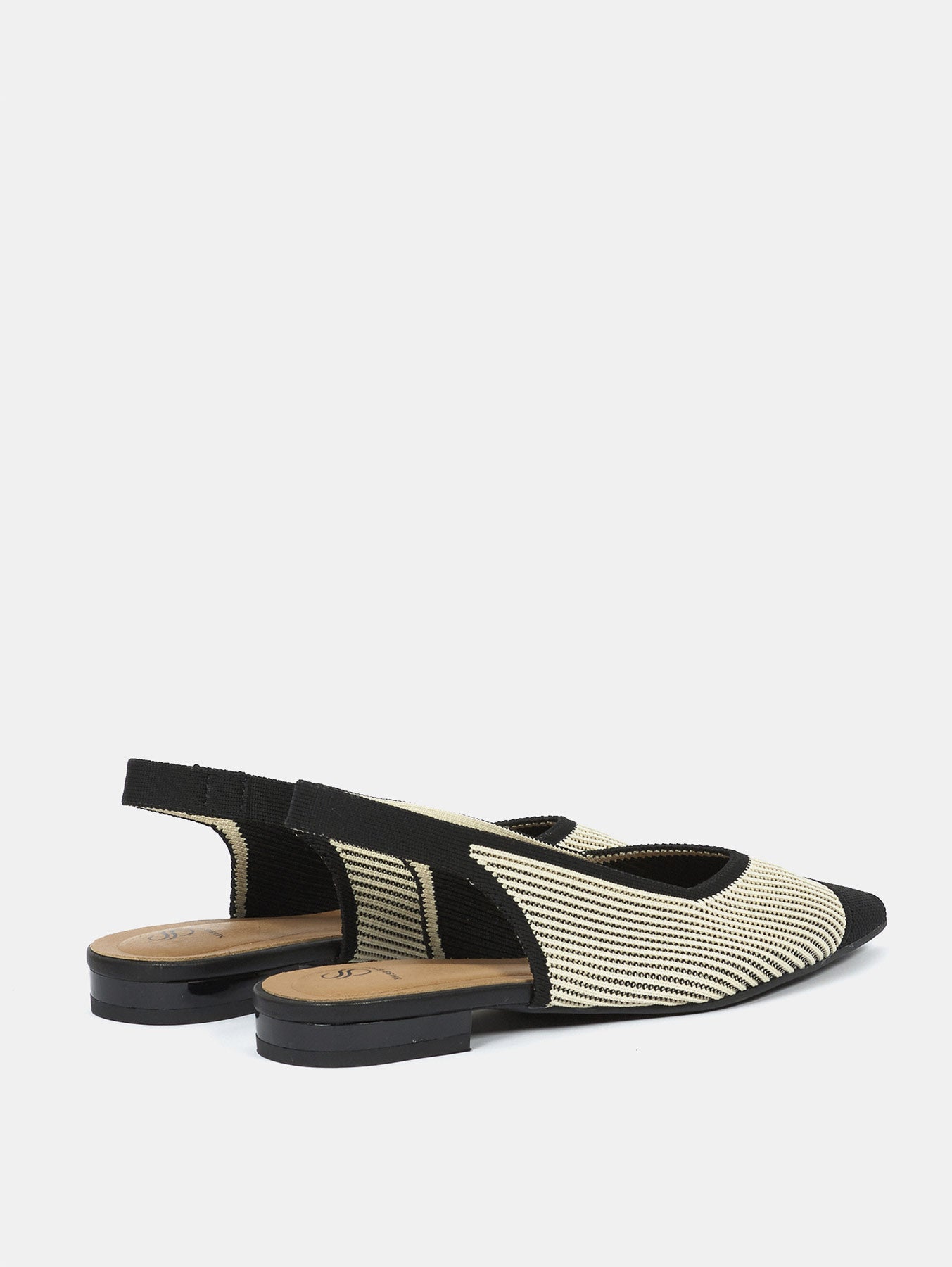 Bailarina destalonada Mina